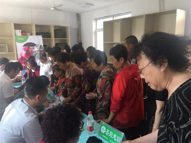 口腔义诊进社区，牙齿健全零距离