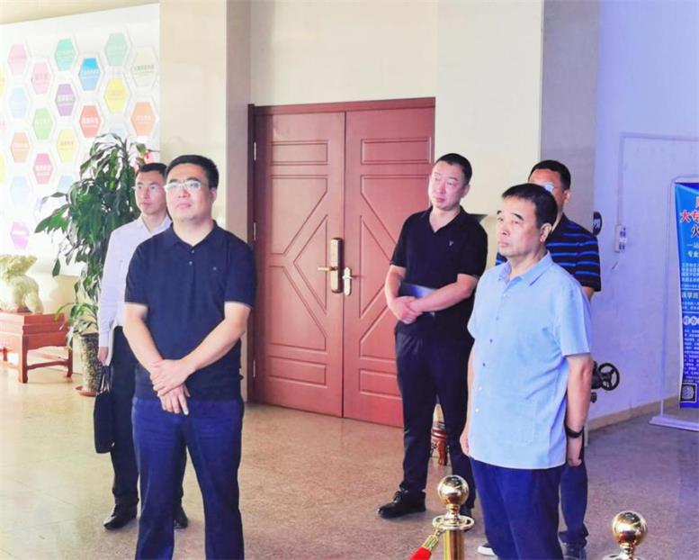 辽阳市白塔区委书记缪万举莅临开元游戏大厅app信息调研领导